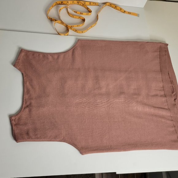 Ann Taylor Loft,   Dusty Rose Knit, size M, center ruffle detail sleeveless top. - Picture 7 of 12